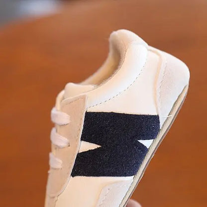 Zapatillas clásicas para bebés recién nacidos con letras entrelazadas, calzado informal antideslizante para caminar, para niños y niñas de 0 a 18 meses