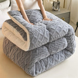 Blanket  Heavyweight Winter Comforter Ultra-Soft Plush Thickened Quilt Beige-Friendly Bedding Warmth Machine-Washable Luxury