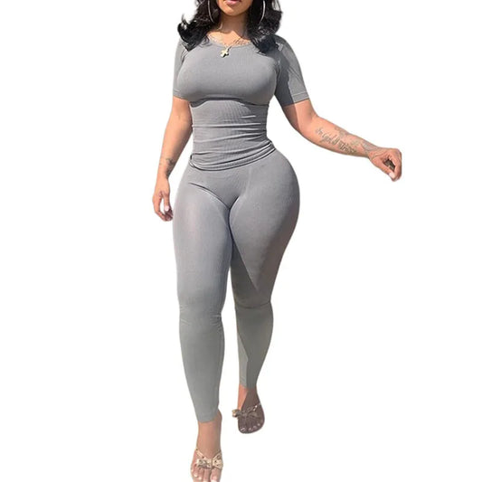 Conjunto de dos piezas de ropa de estar por casa para mujer, con pantalones cortos acanalados, camiseta de manga larga y leggings elásticos.