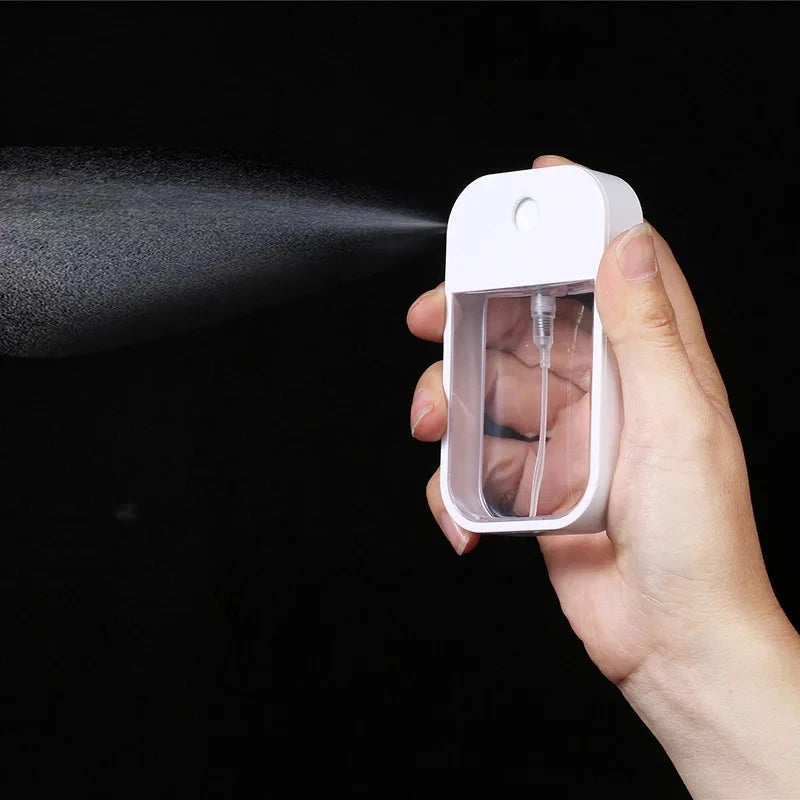 Botella de plástico con atomizador para perfume, de 45 ml, color blanco, rosa y azul, ideal para desinfectante de manos y pulverizador bucal.