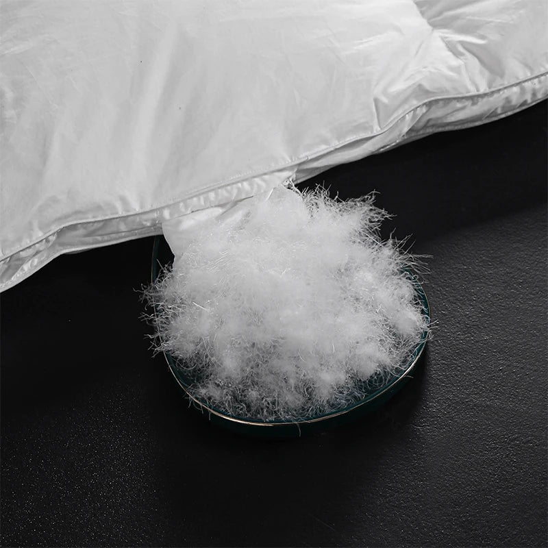 Luxurious Real Goose Down quilts duvets with a bulkiness of 800+ and a cleanliness of 1000+ Soft Comforter Warmth High Grade