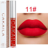 Lápiz labial mate de 18 colores, antiadherente, resistente al agua y con brillo labial.