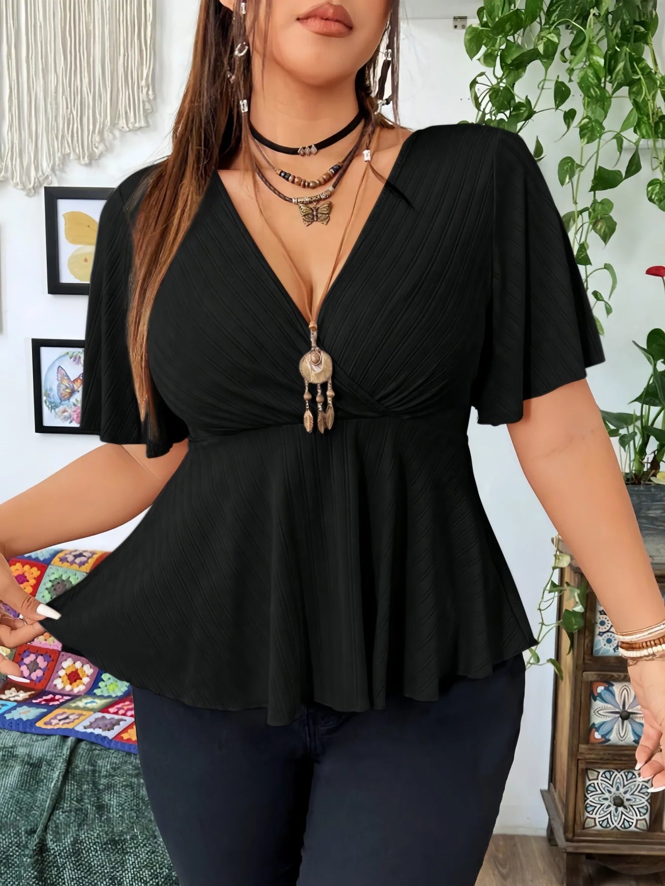 New style women's fashion deep V-neck versatile solid color short-sleeved women's top.