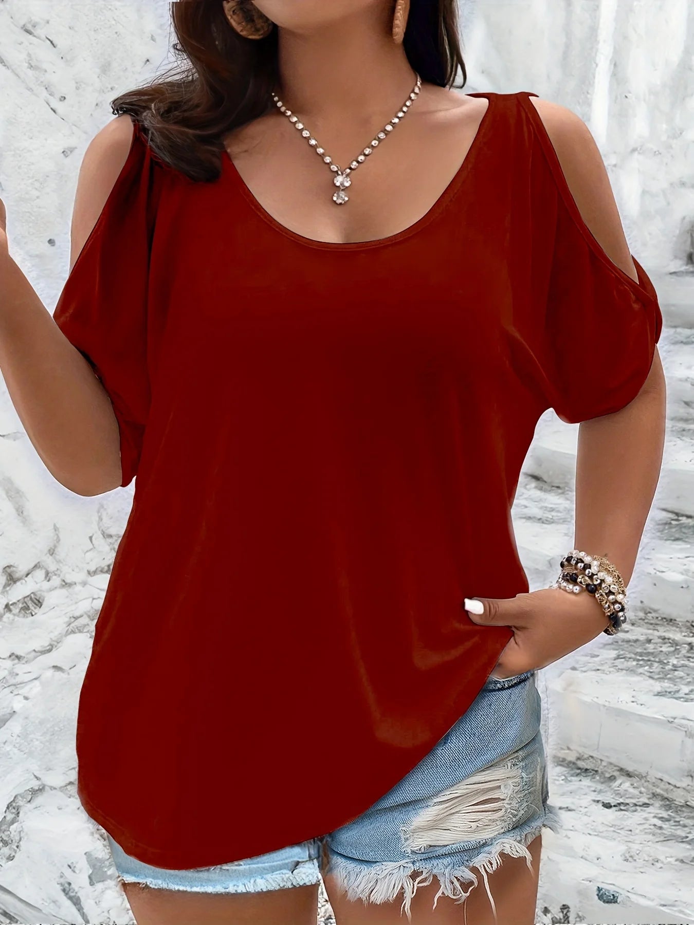 Camiseta feminina plus size com ombro frio, casual, solta, verão, com recortes da moda
