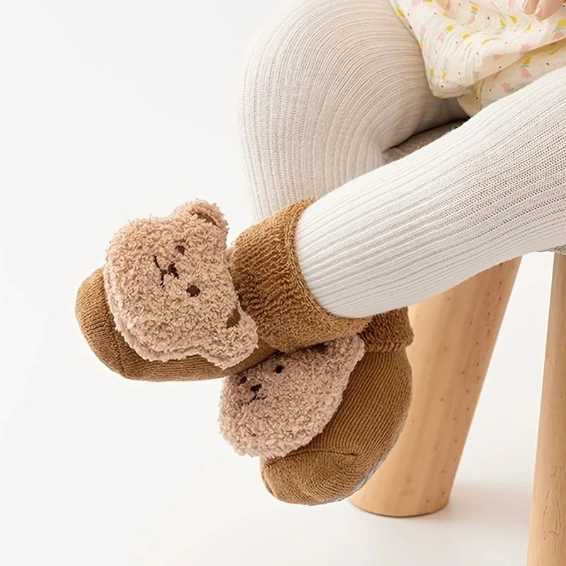Calcetines bonitos de oso de dibujos animados para bebés recién nacidos, calcetines de algodón suave antideslizantes de invierno para niños y niñas, calcetines gruesos para niños pequeños