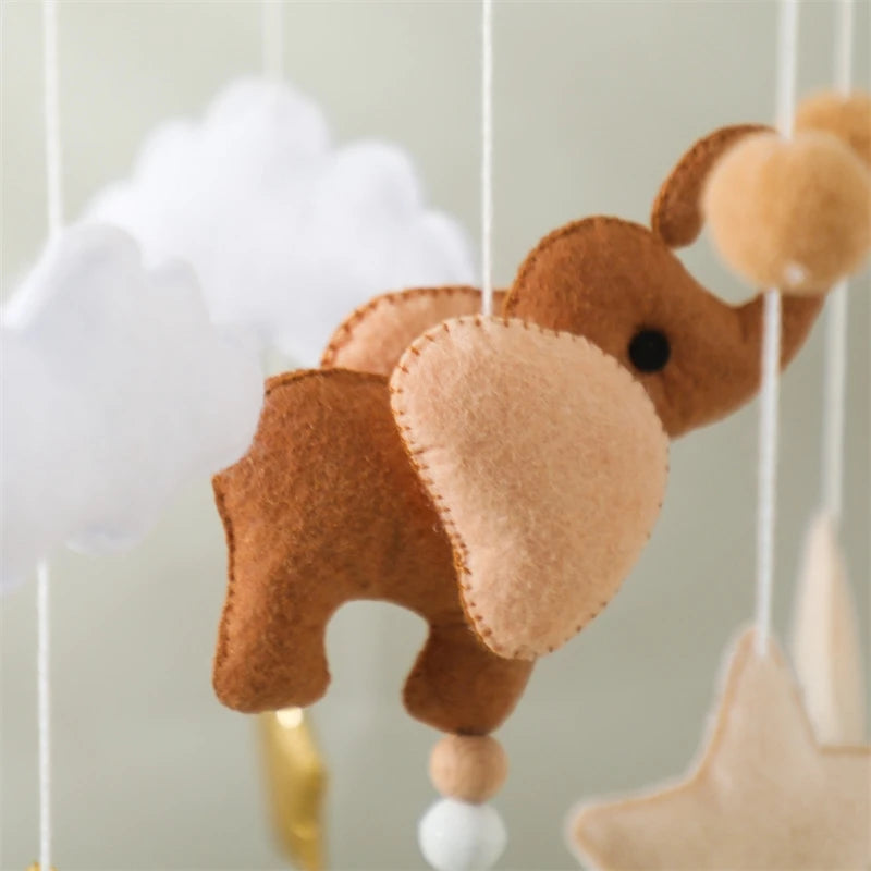 Crib Mobile Bed Bell Wooden Baby Rattles Soft Felt Cartoon Animal Bed Bell Newborn Music Box Hanging Toy Crib Bracket Baby Gifts