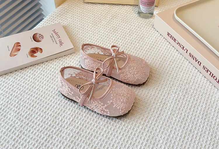 2026 Summer Kids Shoes Girls Sandals Lace Floral Princess Shoes Children Soft Sole Flat Party Dress Breathable Shoes
