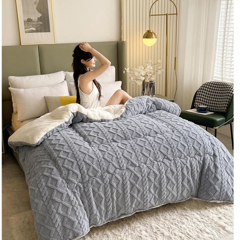 Blanket  Heavyweight Winter Comforter Ultra-Soft Plush Thickened Quilt Beige-Friendly Bedding Warmth Machine-Washable Luxury