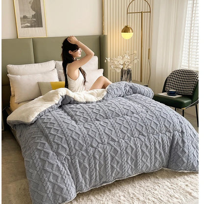 Blanket  Heavyweight Winter Comforter Ultra-Soft Plush Thickened Quilt Beige-Friendly Bedding Warmth Machine-Washable Luxury