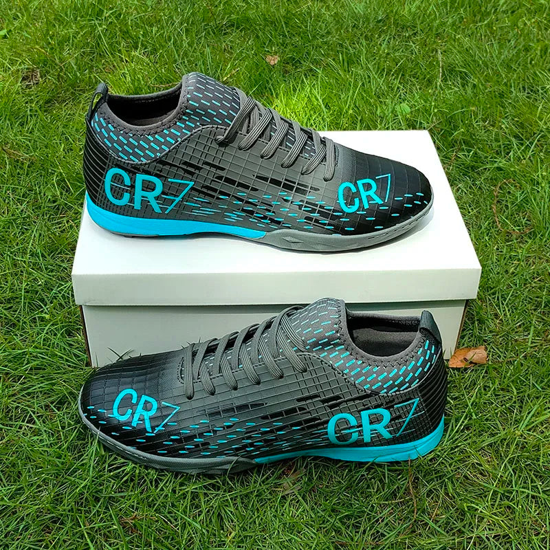 Nuevas botas de fútbol para hombre, de césped artificial, para interior, con clavos largos y tobillo alto, botas de fútbol para campo, botas de entrenamiento ultraligeras para fútbol sala.