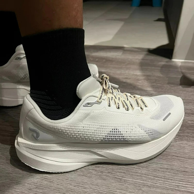 Luxury Brand Walking Jogging Shoe Unisex Breathable Sports Shoes For Men Women Designer Carbon Plate Running Shoes Couples