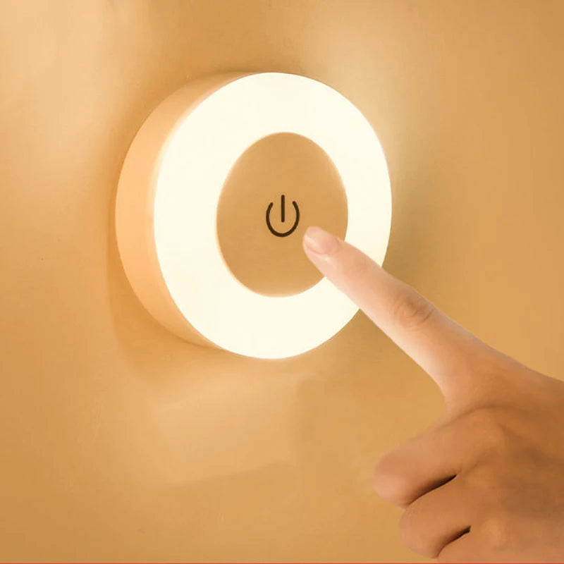 Luz Noturna LED com Sensor de Toque e Economia de Energia – Recarregável via USB, Magnética e Portátil – Ideal para Quartos e Corredores