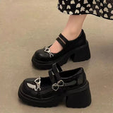 Sapatos Lolita em forma de coração para mulheres, couro envernizado, plataforma Mary Janes, decoração de metal, bombas de salto grossas, doce, 2023