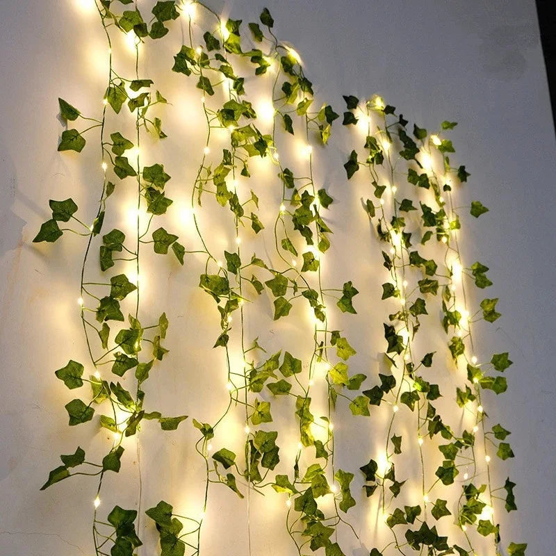 Varal de Luzes com Folhas Verdes (2m) – Cordão de LED com Hera Artificial para Decoração de Casamentos, Festas e Ambientes (Parede/Guirlanda)