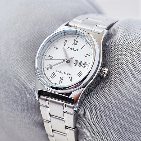 Relógio feminino Casio LTP - V006 prata quartzo com calendário e a prova de agua