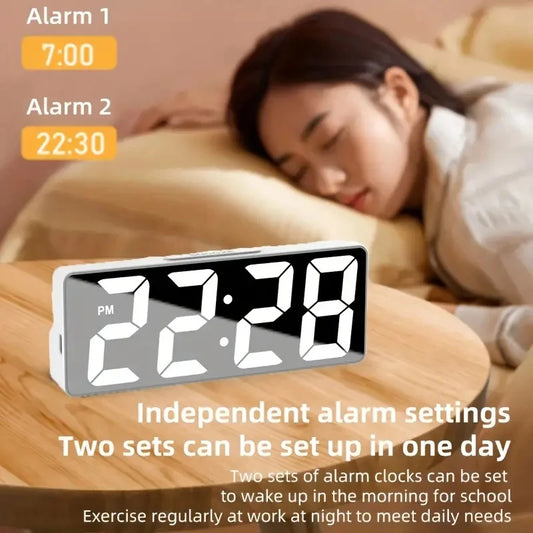 Reloj digital LED de última generación, despertador electrónico de escritorio para dormitorio con pantalla de temperatura y brillo ajustable durante 12 o 24 horas.