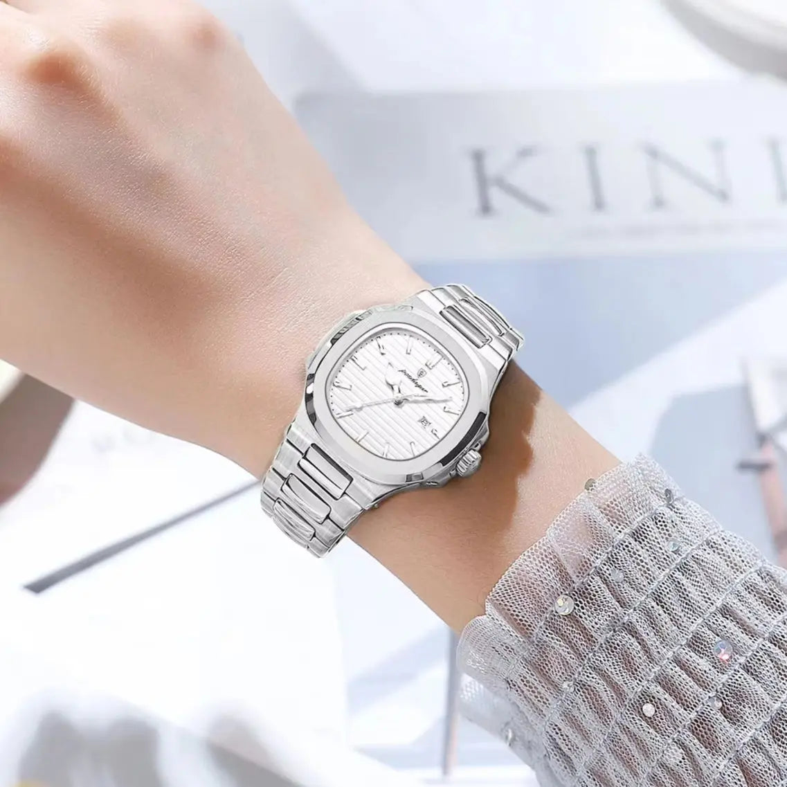 Relógio feminino em aço inoxidável mostrador claro com calendário e lume noturno