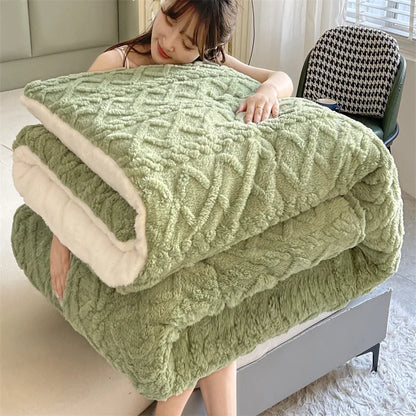 Blanket  Heavyweight Winter Comforter Ultra-Soft Plush Thickened Quilt Beige-Friendly Bedding Warmth Machine-Washable Luxury