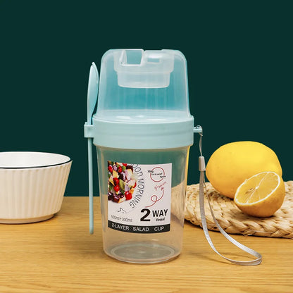¡Lleve tazas de desayuno, tazas de ensalada, cereales de yogur, bocadillos de avena, recipientes para parfait y soportes para aderezos para ensaladas con tenedores!