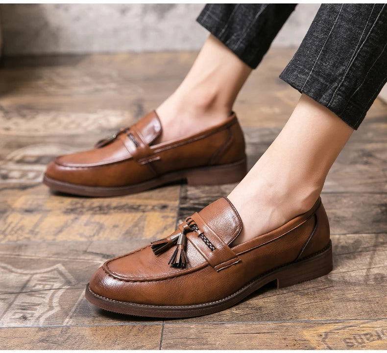 Pointed casual moccasins for men fringed slip-on men's shoes Beef soles bean boat shoes Fashion hair stylist fashion shoes
