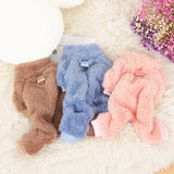 Compra ahora nuestros lujosos y acogedores accesorios premium para mascotas y realza el look de tu peludo amigo. Consiente a tu querido compañero.