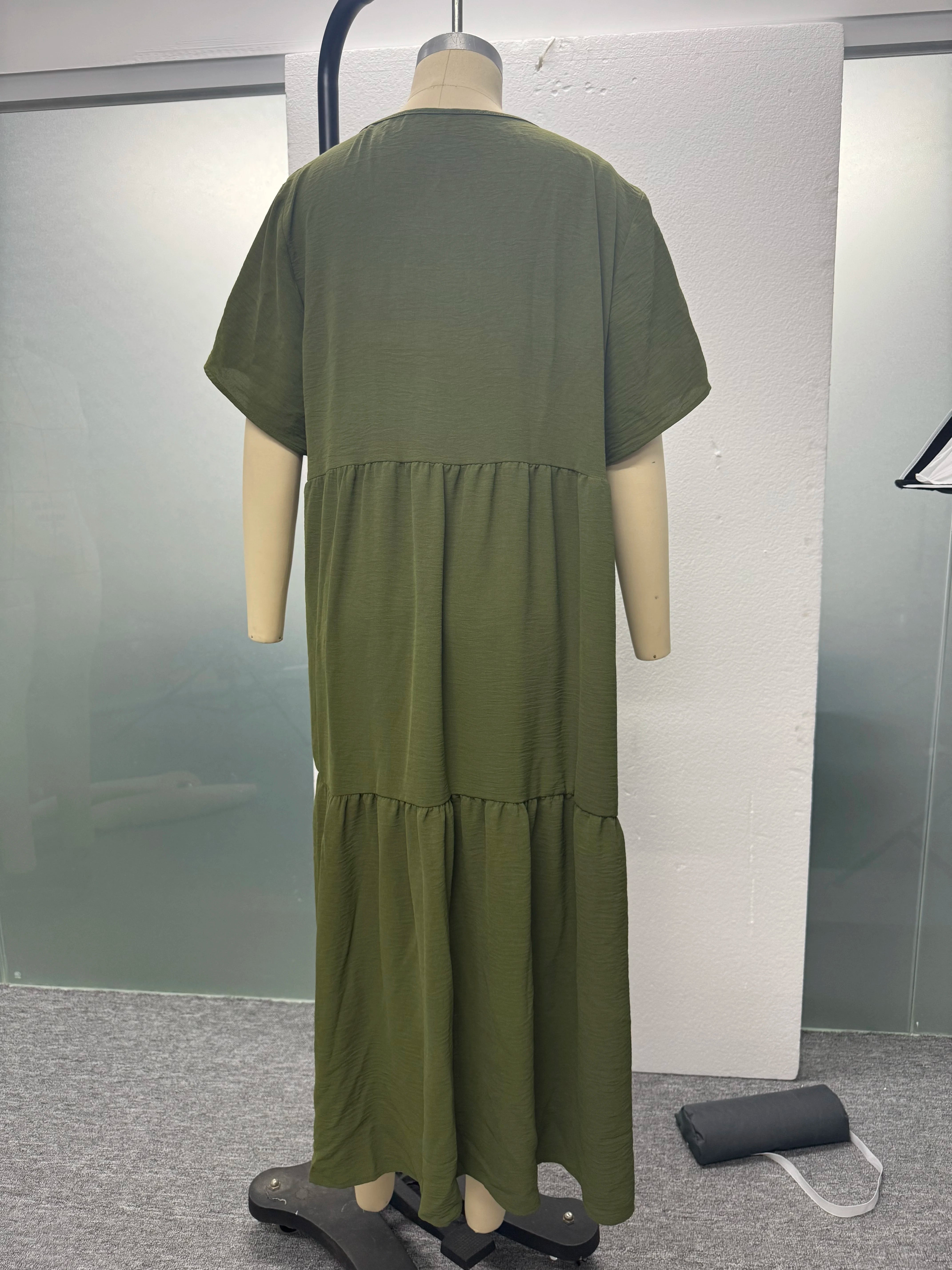 Plus Size 2025 Summer New V-neck Short Sleeve Pleated Solid Colour Loose Casual Midi Dress Basic Hem Pleated