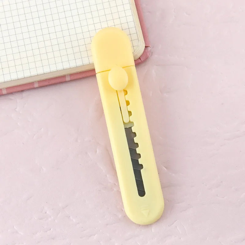 Mini navaja de bolsillo Kawaii con diseño de caramelo, color arte, multiusos, caja exprés, cortador de papel, herramienta para manualidades, material de papelería para oficina y escuela.