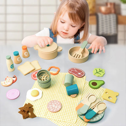 Juego de cocina de madera Montessori con platos y accesorios, ideal como regalo para niños pequeños a partir de 3 años.