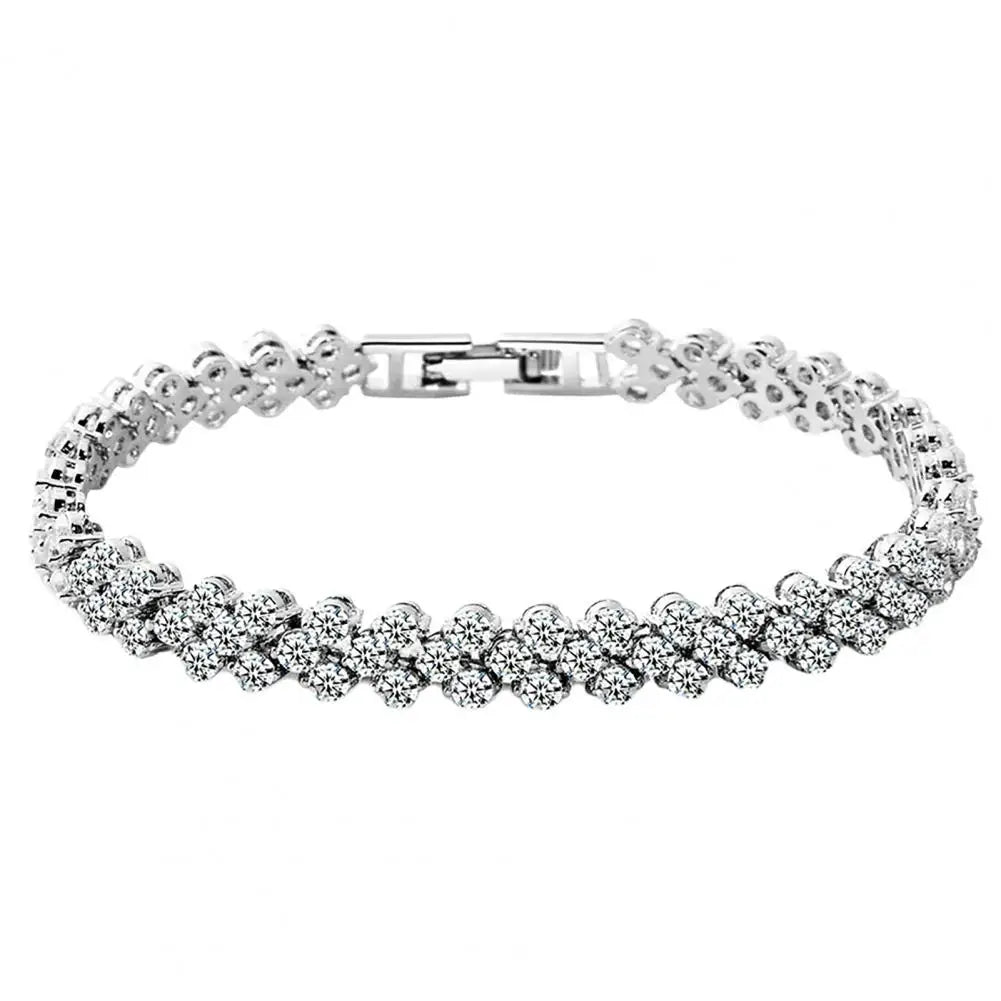 Pulsera elegante para mujer con cadena de circonitas cúbicas y brillantes incrustaciones. Regalos.