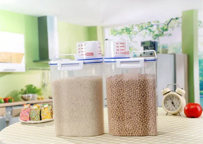 1Pc Sealed Cereal Insect-Proof Rice Bucket with Measuring Cup Transparent Rotary Food Moistureproof Tank Kitchen Storage Box 2KG