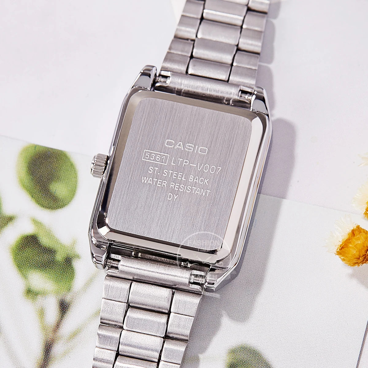 Relógio Casio retangular aço inoxidável prateado a prova de agua 30m e quartzo LTP - V007