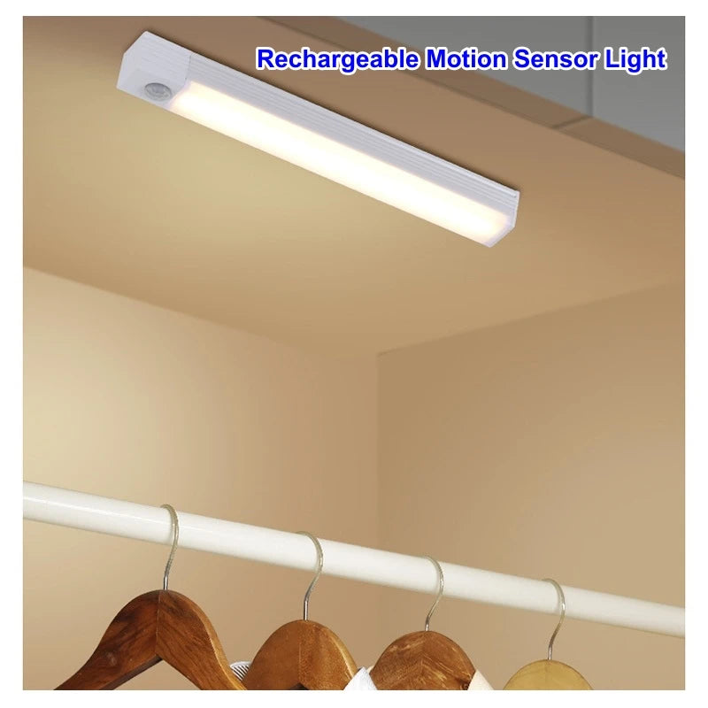 Luz Noturna LED Sem Fio com Sensor de Movimento e Recarga USB – Barra Longa para Armários de Cozinha, Guarda-Roupas, Cabeceiras e Escadas