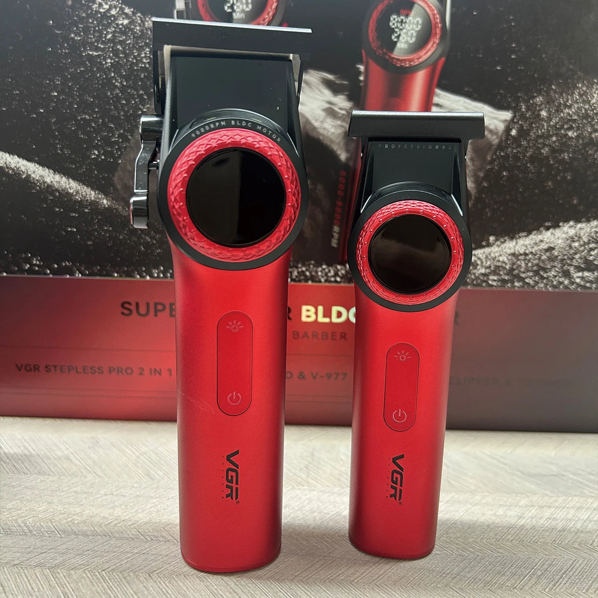 VGR 001 977 new hair trimming set high-end men's hair clipper intelligent digital display electric carving and whitening trimmer