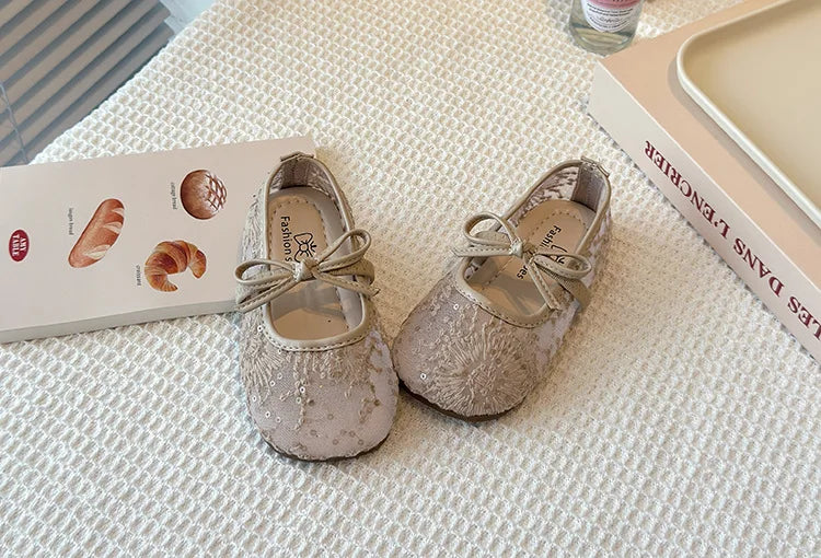 2026 Summer Kids Shoes Girls Sandals Lace Floral Princess Shoes Children Soft Sole Flat Party Dress Breathable Shoes