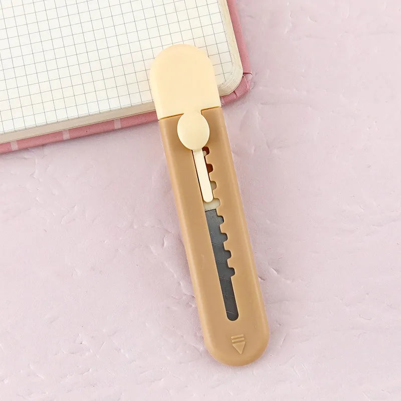 Mini navaja de bolsillo Kawaii con diseño de caramelo, color arte, multiusos, caja exprés, cortador de papel, herramienta para manualidades, material de papelería para oficina y escuela.