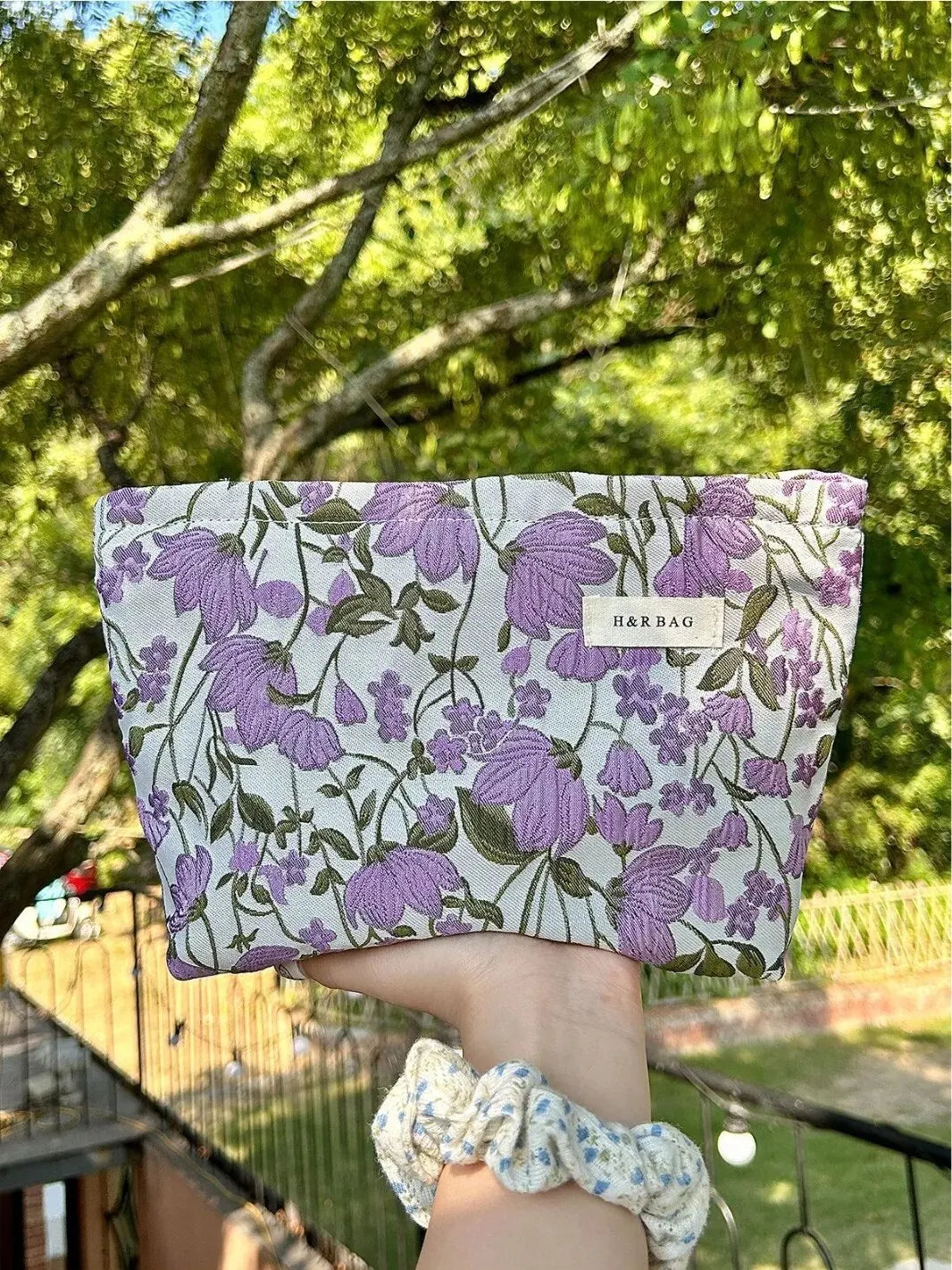 Saco de maquiagem tecido colorido para estudantes, uma menina segurando uma flor de Taro, artigos de higiene pessoal, sacos de armazenamento