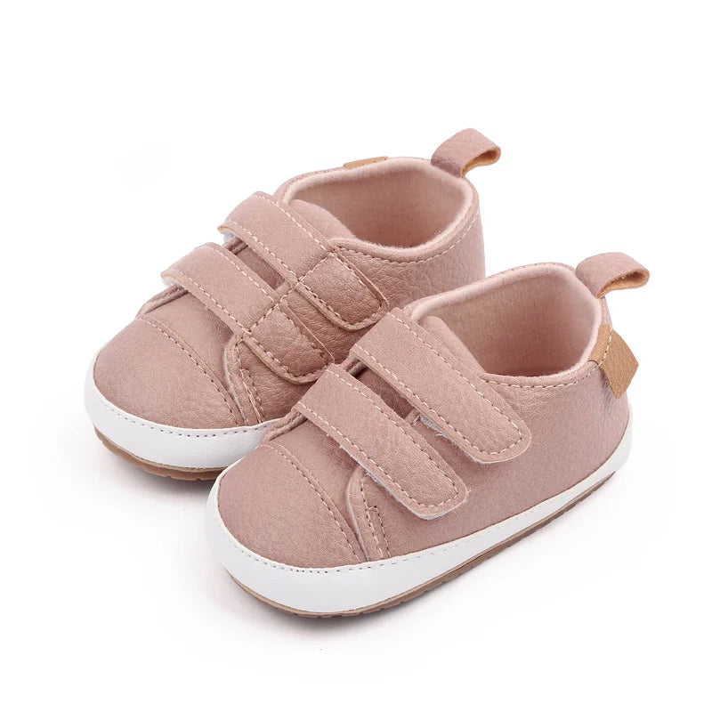 Zapatillas informales para bebé, primavera y otoño, suela suave de PU y TPR, antideslizantes, de alta calidad, superventas, 2023, nueva moda para niños pequeños de 0 a 12 meses.