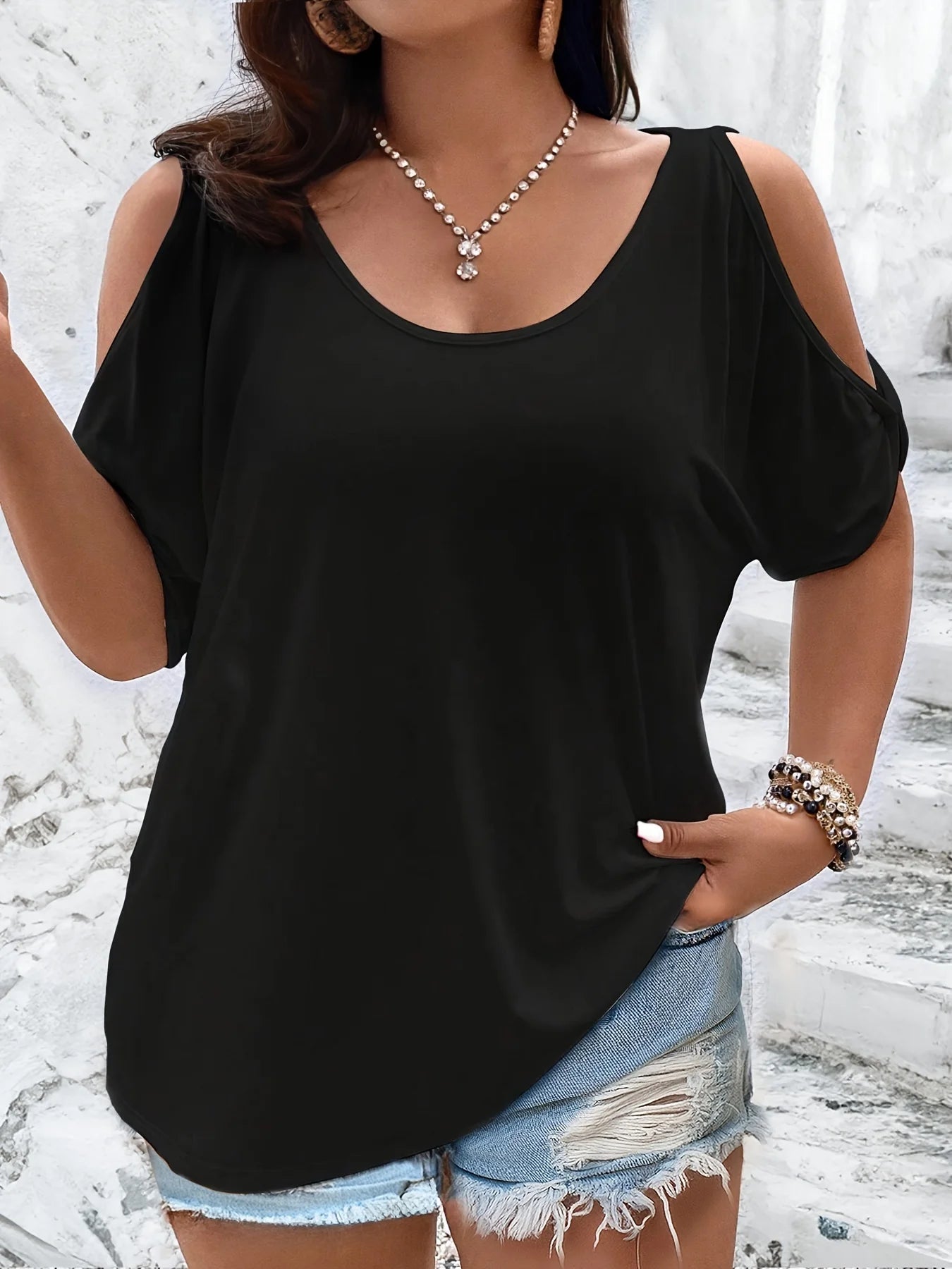 Camiseta feminina plus size com ombro frio, casual, solta, verão, com recortes da moda