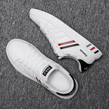 Zapatillas blancas ligeras para hombre, zapatos de lujo, zapatillas transpirables, casuales, originales 