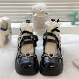 Sapatos Lolita em forma de coração para mulheres, couro envernizado, plataforma Mary Janes, decoração de metal, bombas de salto grossas, doce, 2023