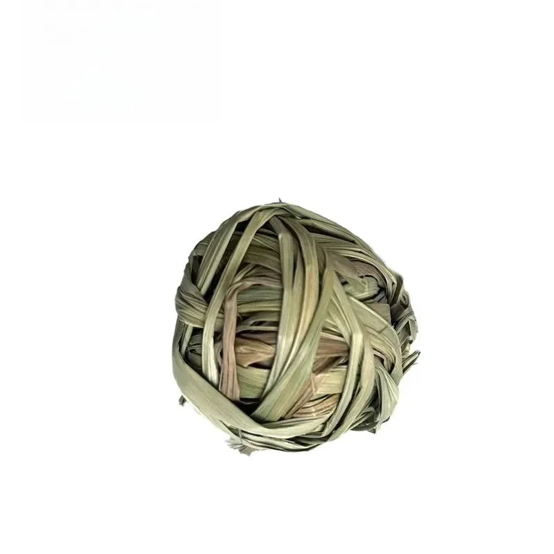 Natural Grass Chew Ball Toy for Guinea Pigs, Rabbits & Hamsters - Interactive Braided Small Animal Toys with Safe Edible Fibers