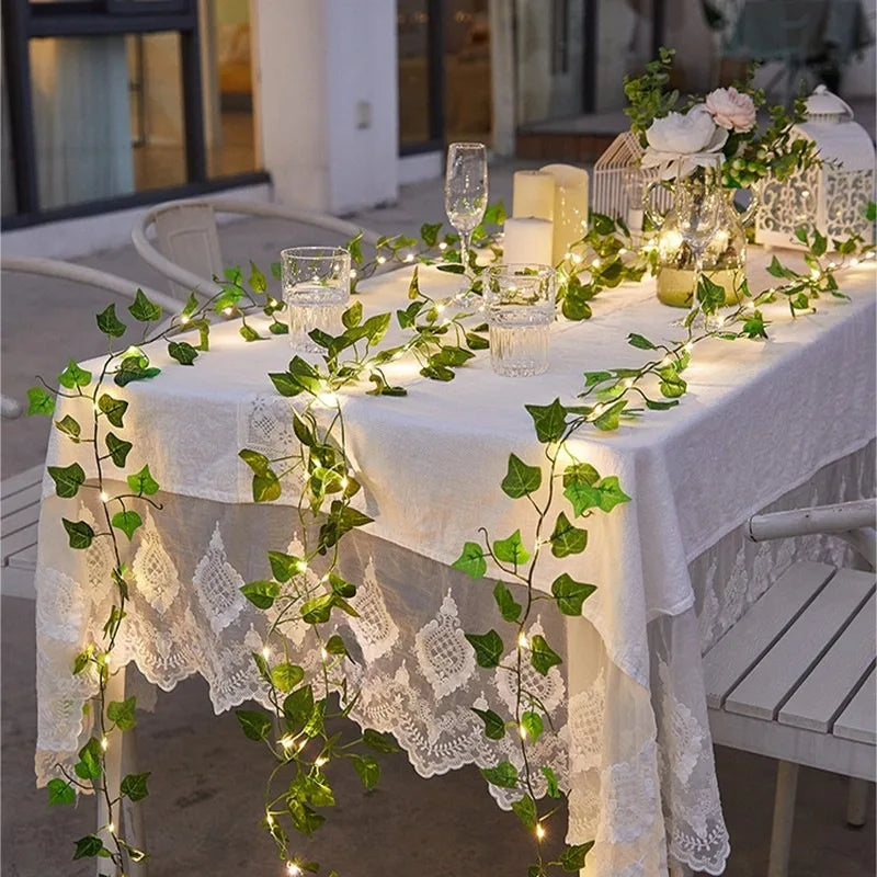 Varal de Luzes com Folhas Verdes (2m) – Cordão de LED com Hera Artificial para Decoração de Casamentos, Festas e Ambientes (Parede/Guirlanda)