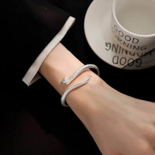 925 Sterling Silver Snake Shape Bracelet para Mulheres, Jóias Bonitas, Temperamento Charme, Birthday Party Gift, Frete Grátis