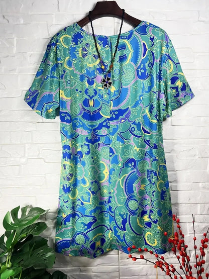 Vestido peplum de talla grande: elegante vestido casual de manga corta con cuello en V, ligeramente elástico y estampado aleatorio: perfecto para primavera 
