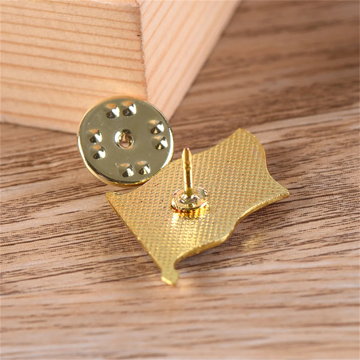 America USA National Flag Lapel Pins Crystal Epoxy Metal Enamel Badge Paint Brooch Souvenir Suit Personality Commemorative
