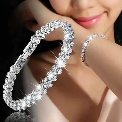 Pulsera elegante para mujer con cadena de circonitas cúbicas y brillantes incrustaciones. Regalos.