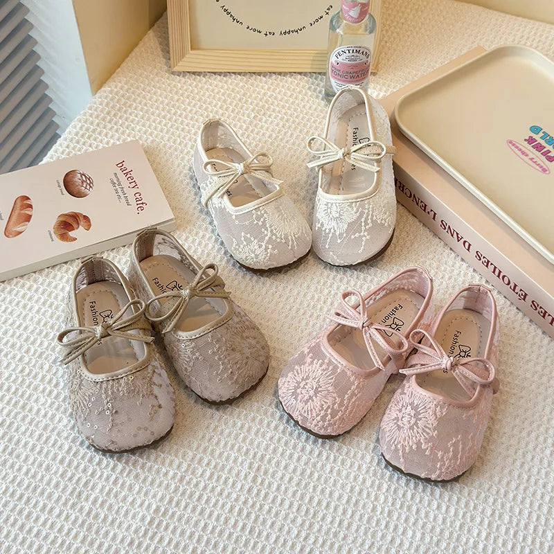 2026 Summer Kids Shoes Girls Sandals Lace Floral Princess Shoes Children Soft Sole Flat Party Dress Breathable Shoes