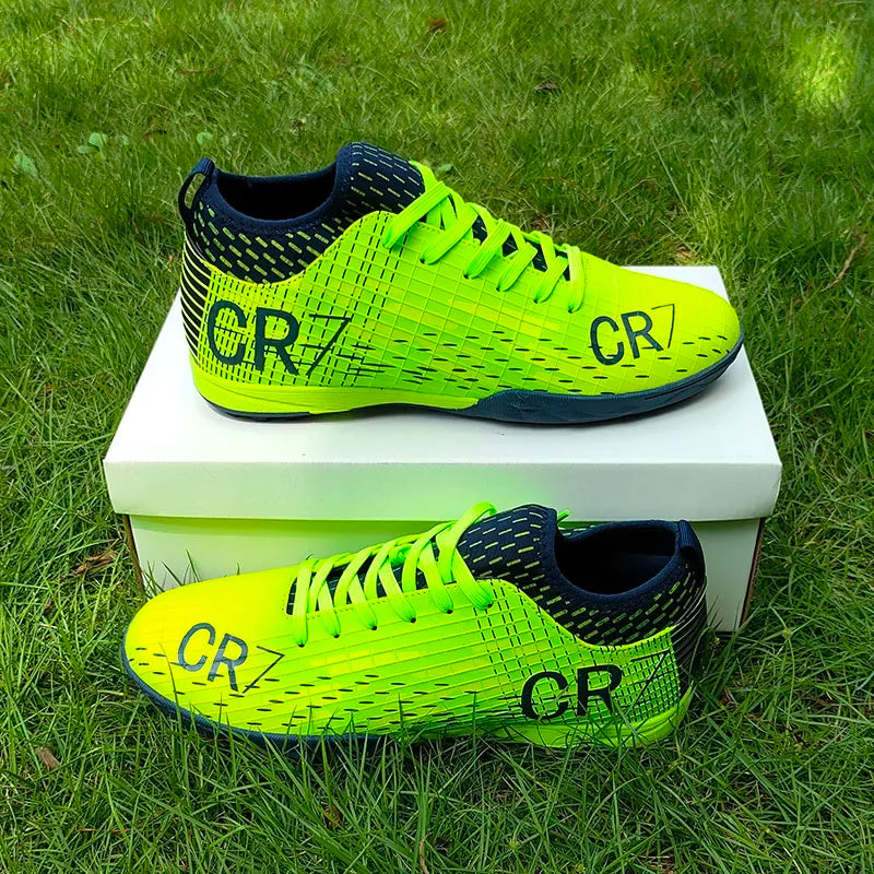 Nuevas botas de fútbol para hombre, de césped artificial, para interior, con clavos largos y tobillo alto, botas de fútbol para campo, botas de entrenamiento ultraligeras para fútbol sala.