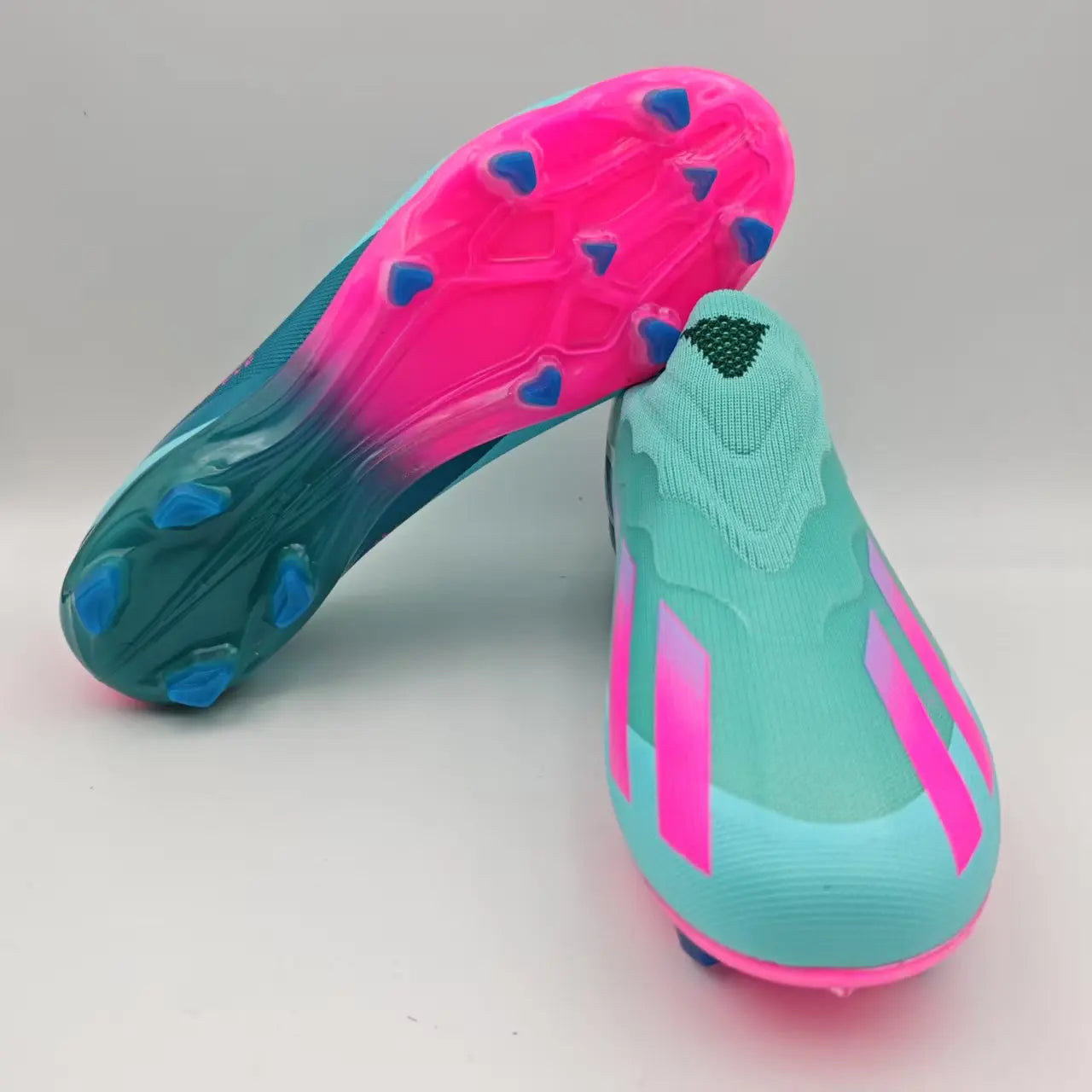 Ultralight Men Soccer Shoes Cleats Non Slip Football Field Boots Grass Sport Society Training Unisex Professional Women Sneaker