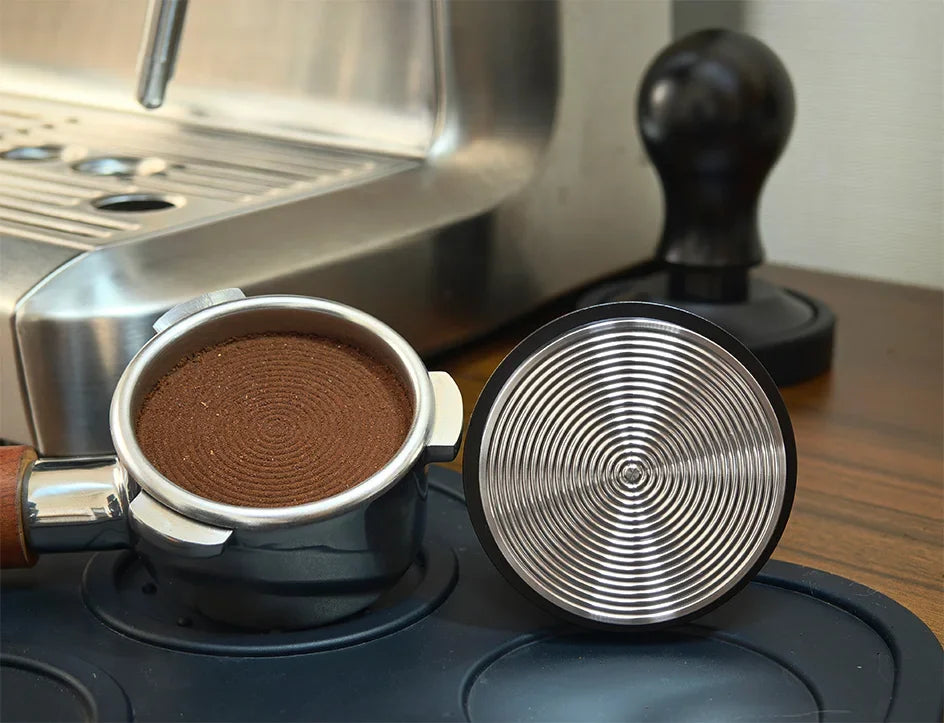Apisonador de café de 54 mm con base ondulada, para espresso, con resorte y indicador de profundidad, de Barista, de 51 mm, 53 mm y 58 mm.
